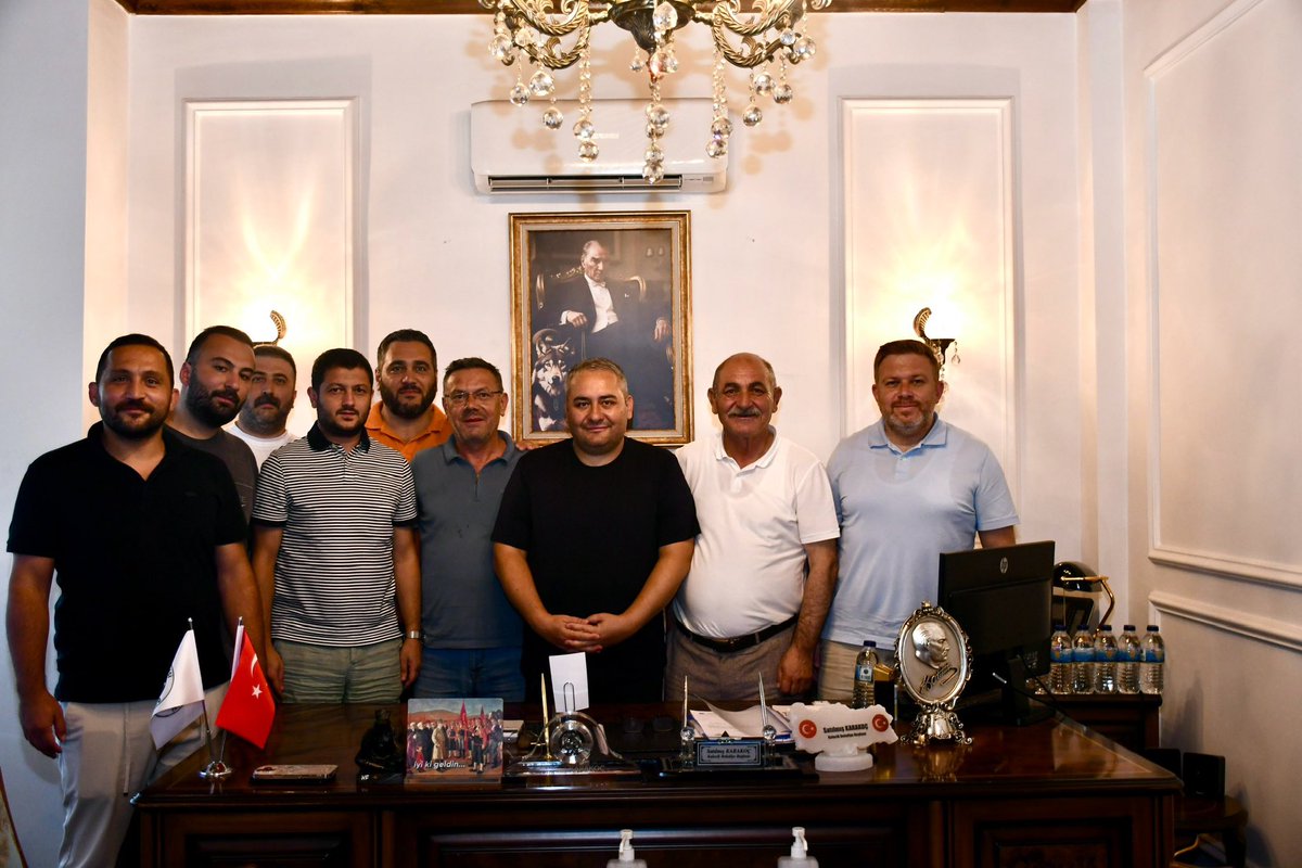 Keçiören Belediye Başkanımız Sayın Mesut Özarslan’ı Belediyemizde konuk etmekten büyük memnuniyet duydum. 

Nazik ziyareti ve samimi sohbeti için kendilerine teşekkür ediyorum.