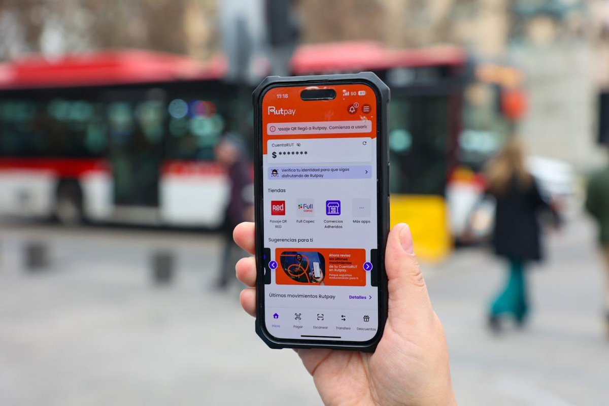MTTChile's tweet image. Sumamos nuevas tecnologías para el transporte público 📲
El ministro Juan Carlos Muñoz, junto con @DTPMet y @BancoEstado, presentan la nueva app de la entidad bancaria RutPay.
🚍Entre sus funciones, permitirá pagar los viajes de @red_movilidad y acceder al beneficio del DaleQR.