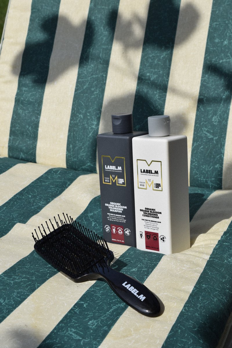 pierpaolohw's tweet image. Coccola i tuoi capelli con il duo Label.M Organic Orange Blossom ✨ Acquista shampoo + conditioner e ricevi in omaggio la Mini Detangler Brush! 🎁 Solo per poco! #LabelM #HairCare #Promo