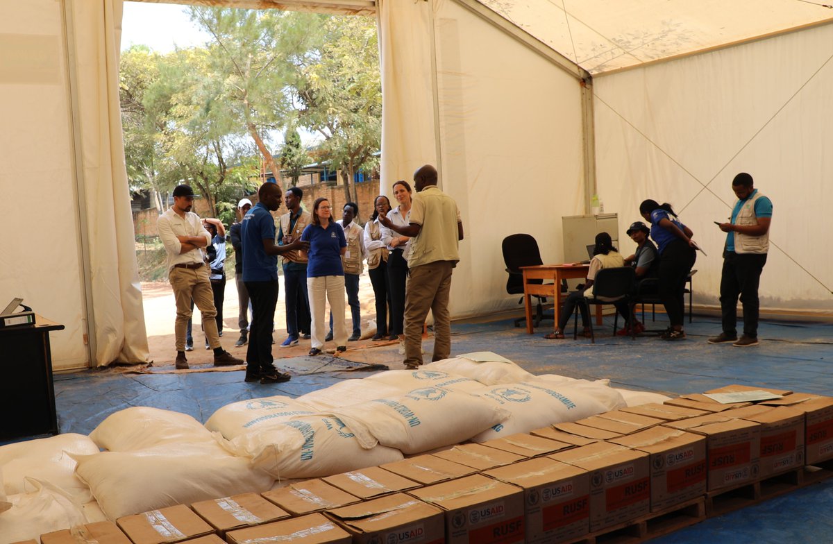 WFP_Rwanda_CD's tweet image. 🙏Thanks to @LUinKigali for visiting Mahama camp to observe how their recent #humanitarian contribution benefits newly arriving asylum seekers, and see how WFP &amp;amp; partners work to improve refugee livelihoods &amp;amp; self-reliance through income generating activities like fish farming.🐟
