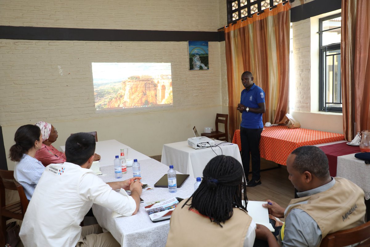 WFP_Rwanda_CD's tweet image. 🙏Thanks to @LUinKigali for visiting Mahama camp to observe how their recent #humanitarian contribution benefits newly arriving asylum seekers, and see how WFP &amp;amp; partners work to improve refugee livelihoods &amp;amp; self-reliance through income generating activities like fish farming.🐟