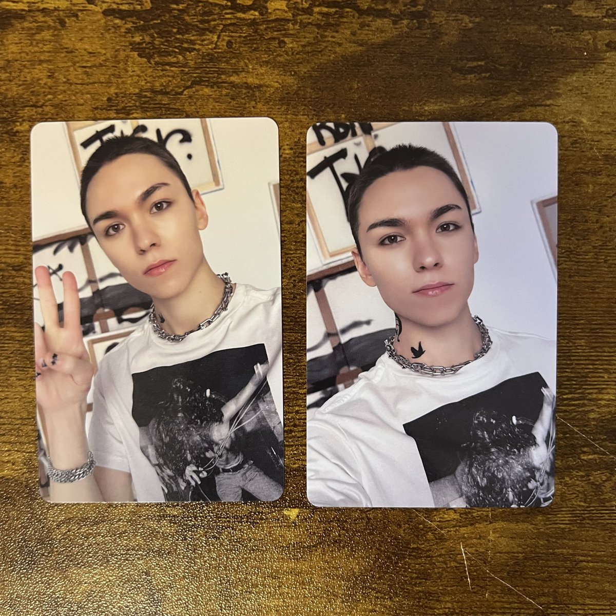 BlurryKpop's tweet photo. ❗️SEVENTEEN VERNON PC SET GIVEAWAY❗️

- Open worldwide
- 1 winner
- RT to enter
- *Will be sent in a stamped envelope*

Winner chosen July 24 @ 4pm est https://t.co/uXrA24H7NJ