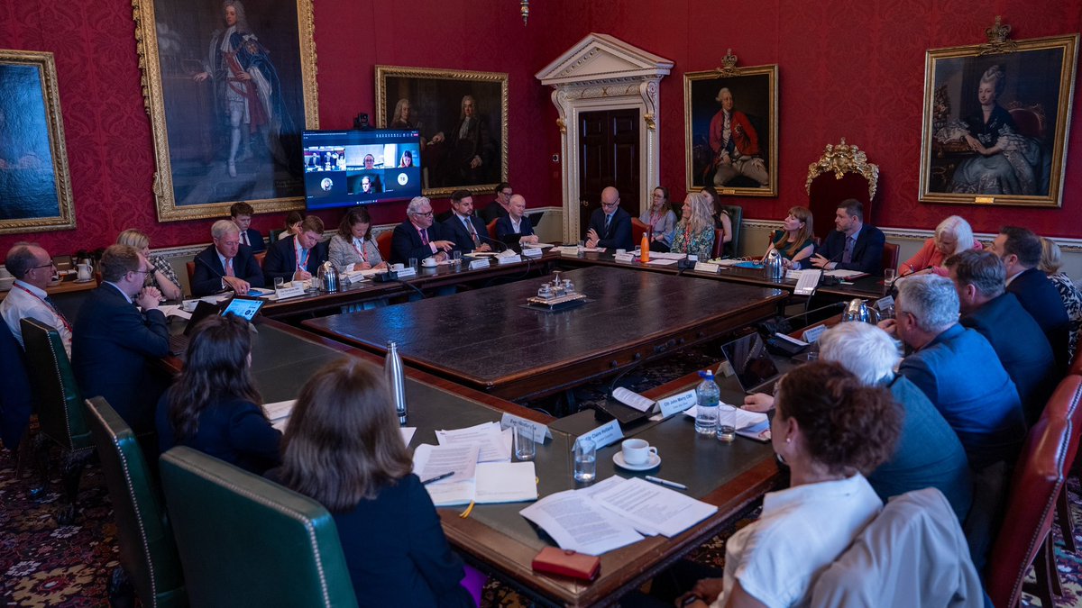 AngelaRayner's tweet image. Yesterday I chaired Leaders Council which brings together local government leaders from across England to drive forward our missions for national renewal.
From the 10-Year Health Plan to our landmark Devolution Bill, we're building partnerships that will transform communities.