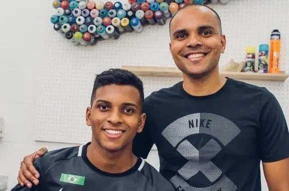 Mobyhaque1's tweet image. We have done very well working with the influential fathers of footballers who are with us. Could this be another in the same mould?Eric Goes oversees his son Rodrygo’s footballing career. There is an intermediary Pini Zahavi who is also working on this file.