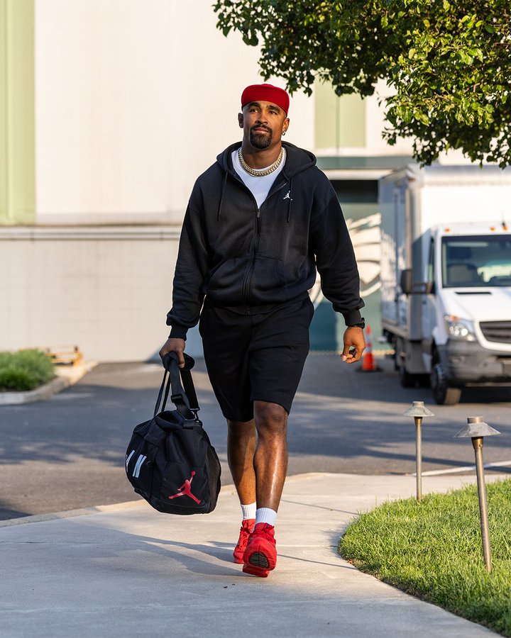 brgridiron's tweet image. Super Bowl MVP clocking back into the office 🦅
(via @Eagles)