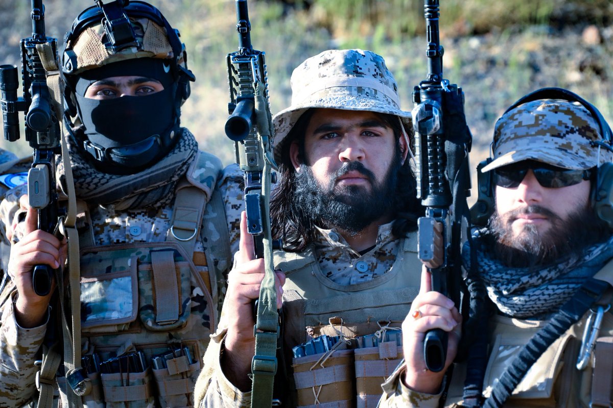 AfghanistanCnpa's tweet image. د کورنیو چارو وزارت د نشه يي توکو پر وړاندې د مبارزې معینیت ځانګړې عملیاتي قطعې مجاهدینو پیغام:
موږ د عالیقدر امیرالمؤمنین حفظه الله فرمانونه پلي کول پر خپل ځان واجب ګڼو او د نشه يي توکو په برخه کې هر ډول مبارزې ته چمتو یو.