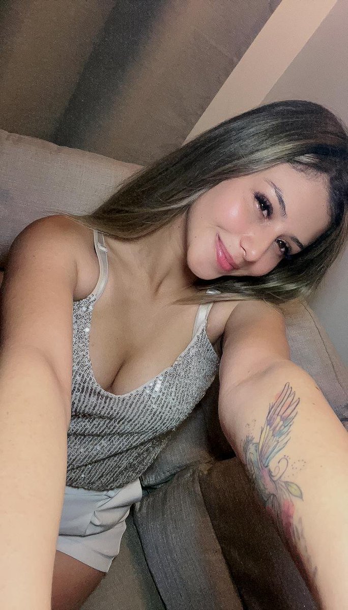 ValeriaSpearsss's tweet image. was feeling myself a little too much this morning, just took this for you… hope you’re somewhere private 🤭