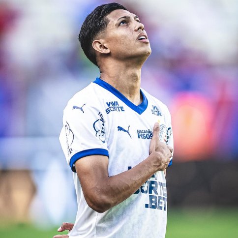 SofascoreBR's tweet photo. Erick Pulga entre todos do @ECBahia na temporada 2025:

1º em Nota Sofascore (7.36)
1º em participações em gols (16)
1º em assistências (8)
1º em grandes chances criadas (11)
1º em dribles certos (96)
1º em duelos ganhos (242)
1º em faltas sofridas (81)

🔥🔥 https://t.co/pFjzNbmjgV
