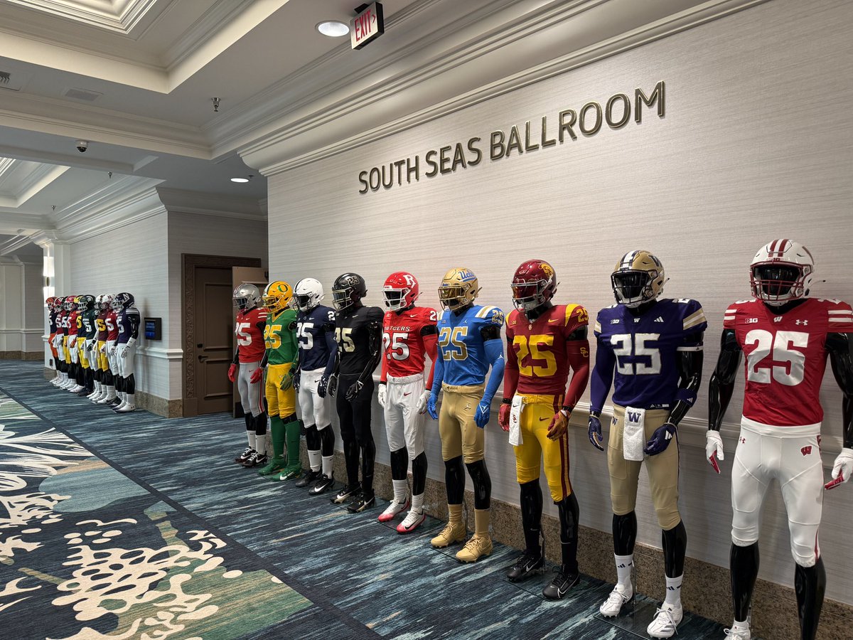ChaseMatteson's tweet image. 📍 Mandalay Bay
🏈 Big Ten Media Days
Media days are here! Matt Rhule talks for the #Huskers at 2:30 P.M. on the main stage.
(@1011_News, @kevinsjuts)
