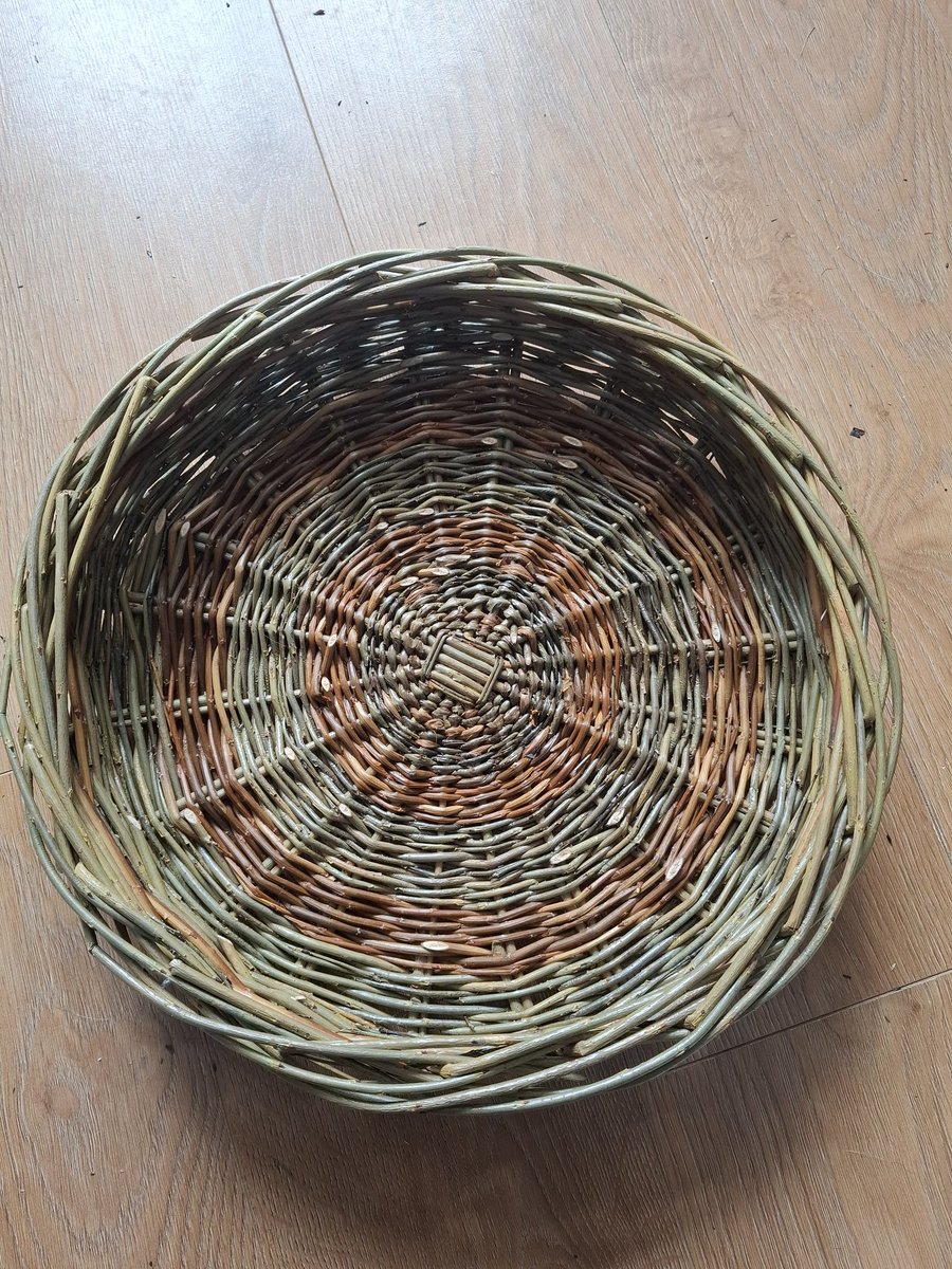 WeAreNatureCIC's tweet photo. Using up some excess willow after leading a basket making workshop at the weekend, got to live the colours and that smell....🥰🧺
#basketmaking #willowweaving #heritagecrafts #MeTime #MindfulnessMatters #naturalmaterials  #CreativeProcess #SelfLove https://t.co/ZzKLZa6F86