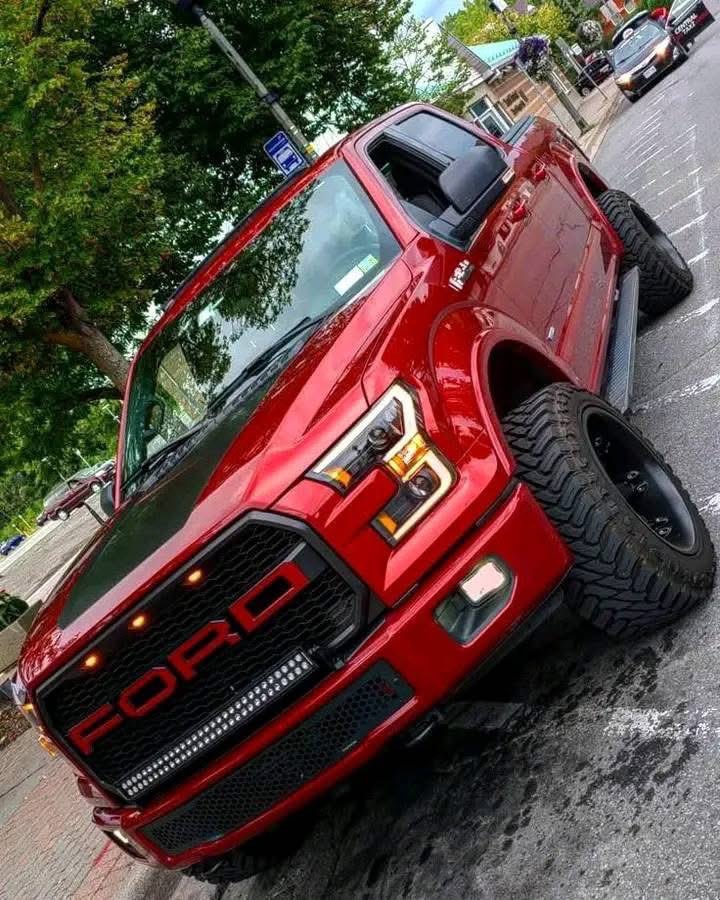 I still have  3 truck left to Whoever message 
with［done］the truck is ready ✅,I  want us to spend the rest of our lives together talk to me baby 🍾❤️