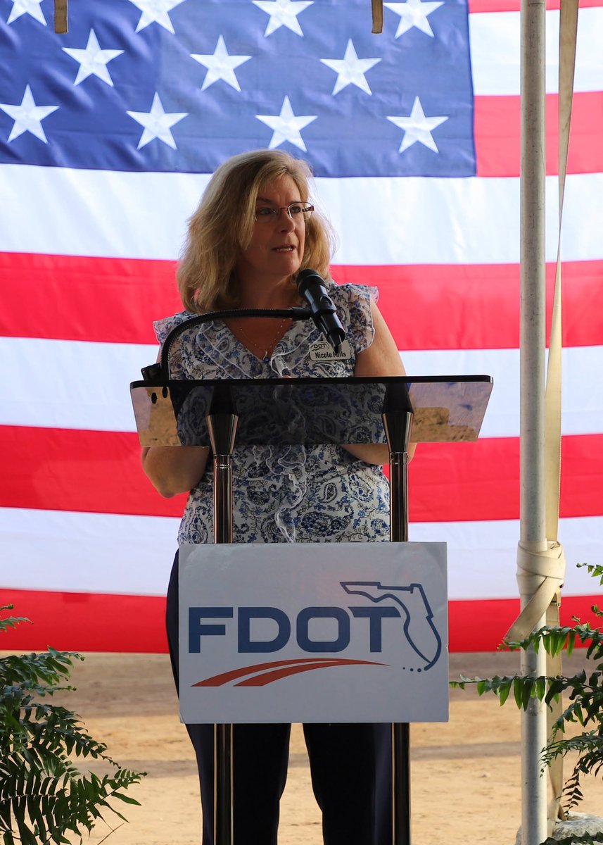 MyFDOT_SWFL's tweet image. Great ribbon-cutting Monday for the #LegacyTrail overpasses at Bee Ridge & Clark Rd in #Sarasota! Thanks to @SRQCountyGov, @SarasotaSheriff, Friends of @Legacy_Trail, & @tpl_org for the strong partnership. This $13M project reduces conflict points, making the trail safer for all!