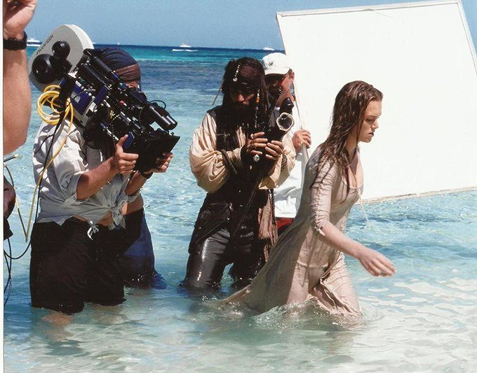 code_bykuti's tweet image. Movies are not what they seem!
Big secrets behind the big screen.π§΅