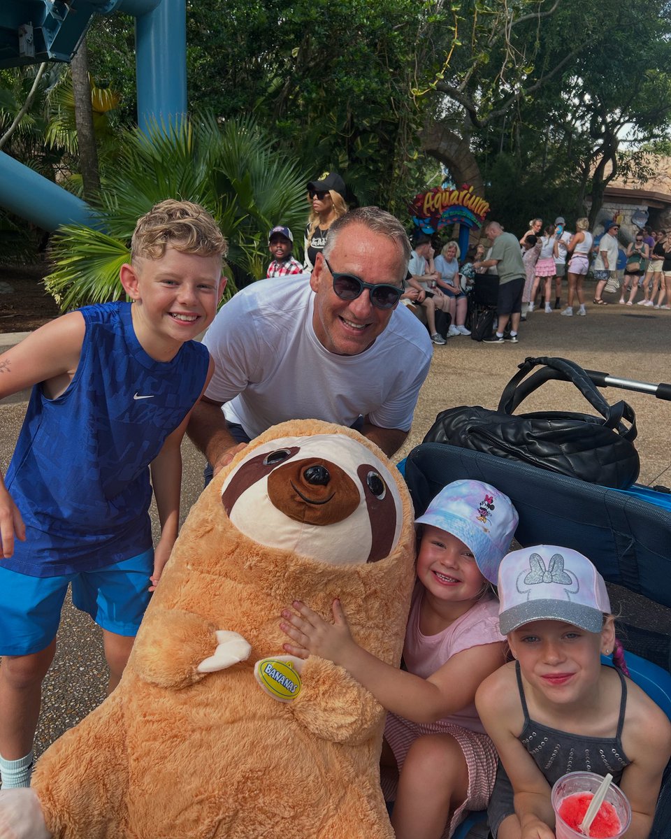 PaulMerse's tweet image. Just won this on the basketball at sea world worst win ever 🙈