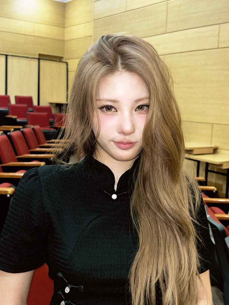 chaeinupd's tweet image. magazine covers brand deals billboards โฆ this face should be everywhere