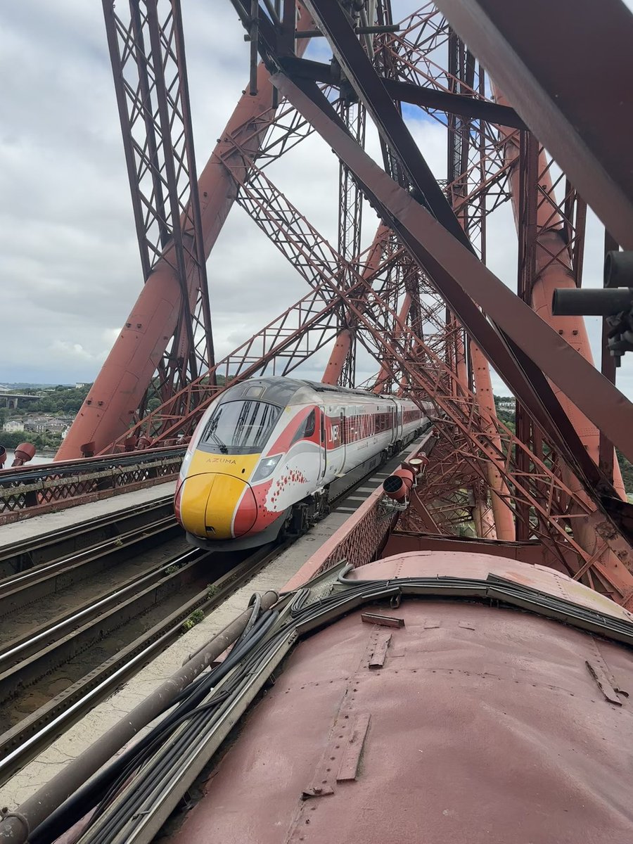 DavidHorne's tweet image. A rare chance to get up close to an iconic railway structure today, and to hear about the work which goes into keeping the Forth Bridge in good condition by @NetworkRailSCOT and @balfourbeatty engineers. Of course, we had to watch an @LNER Azuma pass over on its way from Aberdeen…