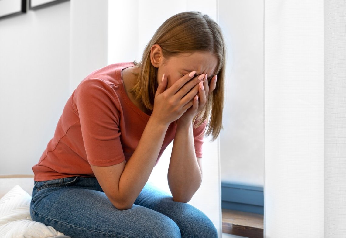 211sask's tweet image. Experiencing abuse or violence? You're not alone—there is help. 211 Saskatchewan offers free, confidential support and connects you to shelters, crisis lines, counselling, and more. Call 211 anytime, or chat and text during business hours—help is always here.