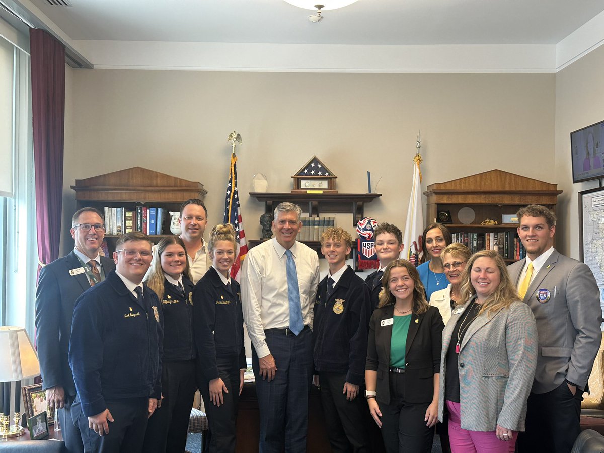 RepLaHood's tweet image. I enjoyed meeting with young leaders of the Illinois FFA in D.C. to discuss policies that will support them and the future of agriculture in Illinois.
I am committed to ensuring they have the resources they need to fuel innovation, be competitive in global markets, and continue…