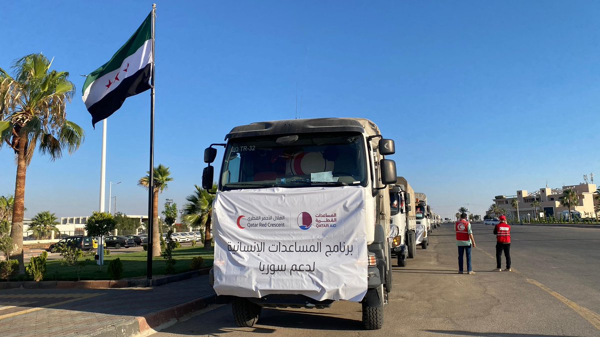 QatarEmb_Syria's tweet image. استكمالا للجهود الإنسانية المشتركة التي تبذلها السفارة القطرية في دمشق والهلال الأحمر القطري لدعم الأشقاء في سوريا، قام الهلال الأحمر القطري بإدخال قافلة مساعدات قطرية جديدة من الأردن إلى الجنوب السوري مكونة من 12 شاحنة متوسطة تحمل 96 طنا من مادة الطحين بهدف دعم تشغيل الأفران…