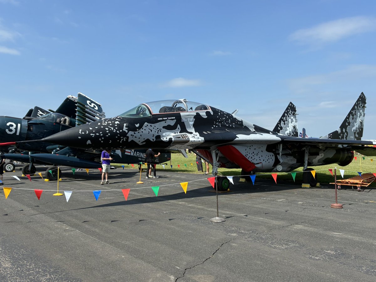 Jen_Niffer's tweet image. For everyone who doesn’t get my sense of humor (and for those who do) here is an ACTUAL MiG. #avgeek #aviation #MiG29 #airplane #OSH25