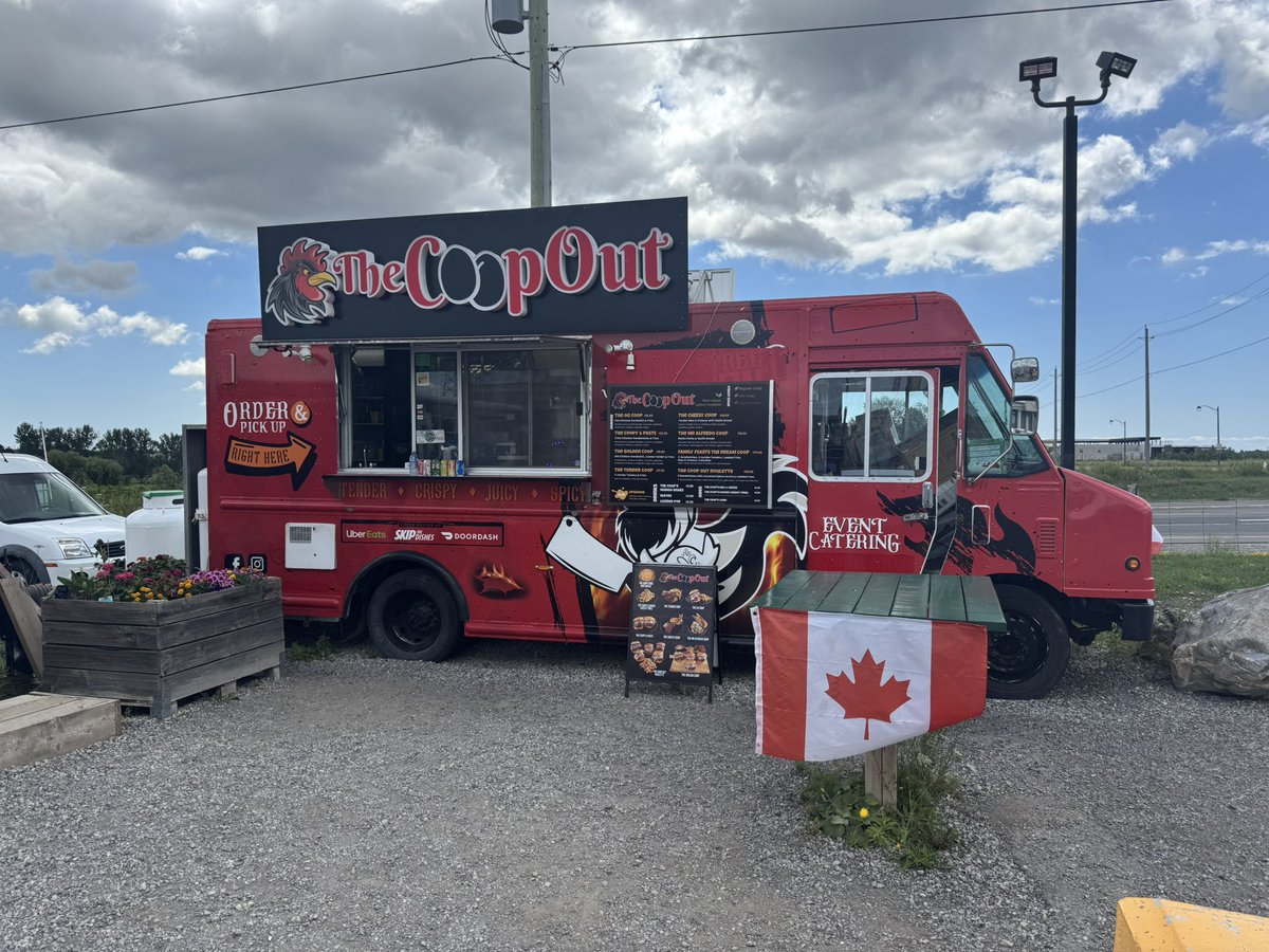steves_simpson's tweet image. Food trucks with my little brother before I head to the airport .... Mac & Cheese 🧀 & Chicken 🐔 Tenders .. then off to Toronto to fly home to Peg City 🏙️ 👊🏻🇨🇦👊🏻
