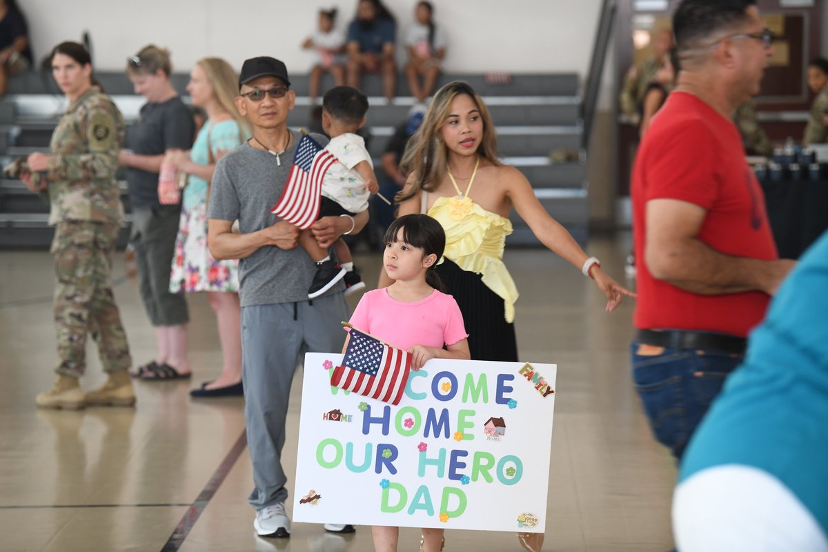 USNationalGuard's tweet image. Welcome home!
@OregonGuard Soldiers from the 41st Infantry Brigade Combat Team returned home after a successful year-long deployment to Kosovo as part of the @NATO_KFOR mission. 🔗nationalguard.mil/News/Article-V…
