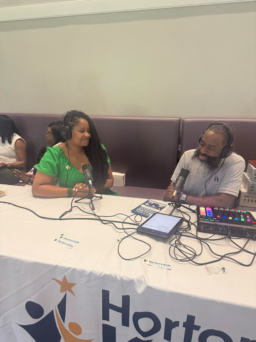 OVSJG_DC's tweet image. Director Porter attended @ONSEDC_ 2nd annual healing communities symposium with the theme of: An Integrated Approach to Violence Interruption. Participants engaged in dialogue to learn ways to #StepUptoStandDown to violence. #SaferStrongerDC