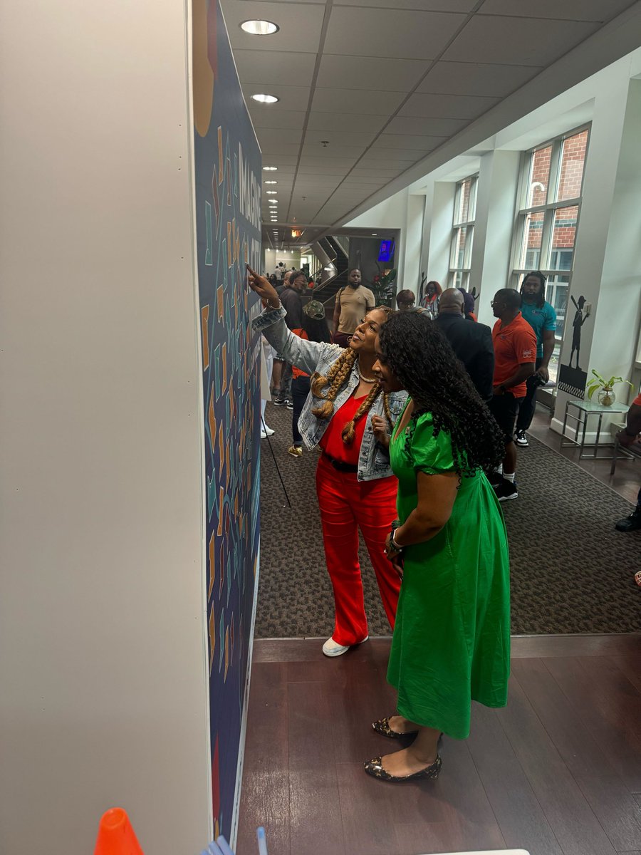 OVSJG_DC's tweet image. Director Porter attended @ONSEDC_ 2nd annual healing communities symposium with the theme of: An Integrated Approach to Violence Interruption. Participants engaged in dialogue to learn ways to #StepUptoStandDown to violence. #SaferStrongerDC