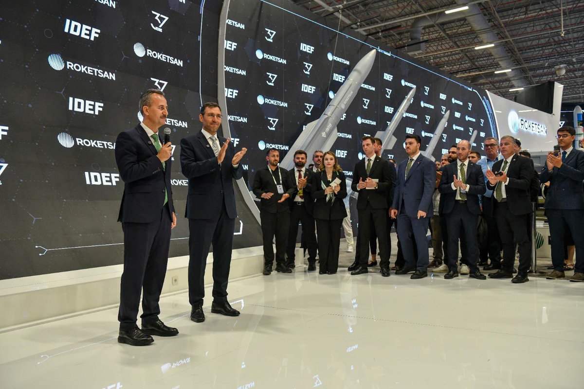 halukgorgun's tweet photo. 📍İstanbul – IDEF 2025

IDEF 2025 kapsamında, Roketsan tarafından geliştirilen altı yeni savunma sisteminin tanıtıldığı lansman programına katılmaktan büyük bir memnuniyet duyduk. 🇹🇷🚀

Sahada başarısı kanıtlanmış, modern orduların ihtiyaçlarına cevap veren bu sistemler; yerli ve millî mühendislik vizyonumuzun somut bir tezahürüdür.

GÖKBORA, Kapsüllü ATMACA, TAYFUN Blok-4, 300 ER, EREN Dolanan Mühimmat ve ŞİMŞEK-2 Uydu Fırlatma Aracı gibi yüksek teknolojiye sahip ürünlerin, Türk Silahlı Kuvvetlerimize ve ülkemizin savunma gücüne katkı sağlamasını temenni ediyor; Roketsan ailesini tebrik ediyorum. 🔧🌍

⸻

📍Istanbul – IDEF 2025

We were pleased to attend the launch event organized as part of IDEF 2025, where Roketsan introduced six newly developed defence systems. 🇹🇷🚀

These systems, proven in the field and designed to meet the demands of modern armed forces, represent a clear manifestation of our national engineering vision.

GÖKBORA, Capsule-ATMACA, TAYFUN Block-4, 300 ER, EREN Loitering Munition, and ŞİMŞEK-2 Satellite Launch Vehicle reflect the excellence of indigenous technology. I congratulate the Roketsan family and extend my best wishes for the contribution these strategic systems will make to our Armed Forces and national defence strength. 🔧🌍