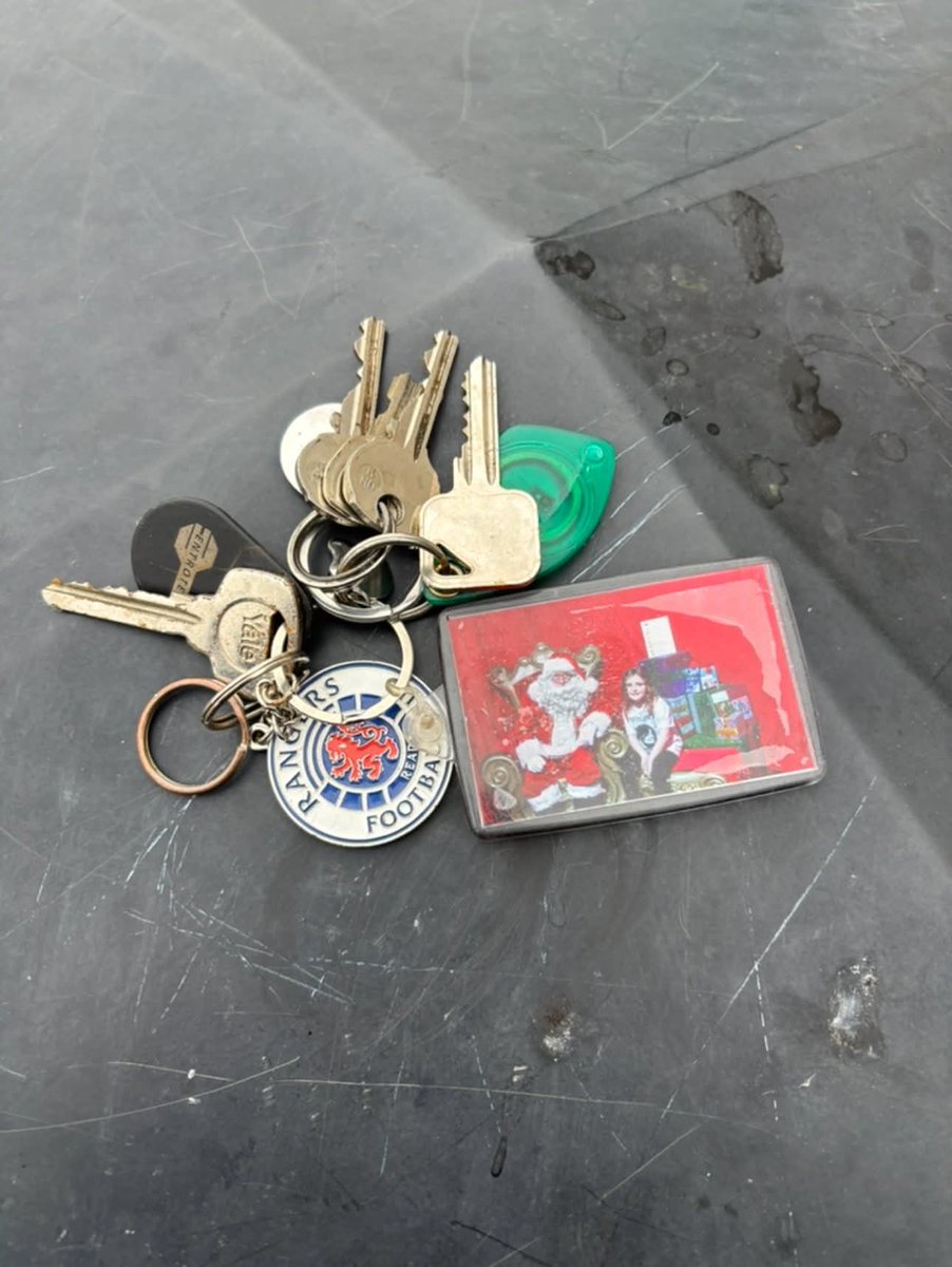 <a href="/FaeTheYY/">5EN5EI J</a> I found these on the way home from work, if anybody wants them they're down a stank on Glassford street