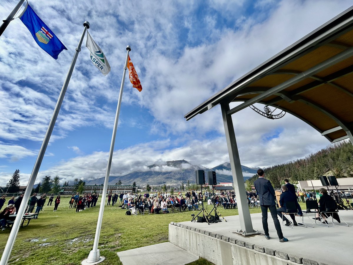 JSJamato's tweet image. A few hundred people are gathered in #Jasper this hour to commemorate the 1-year anniversary of the wildfire that destroyed 358 buildings and led to the death of firefighter Morgan Kitchen. There are some tears and grief counsellors are here to help. #yeg #abfire