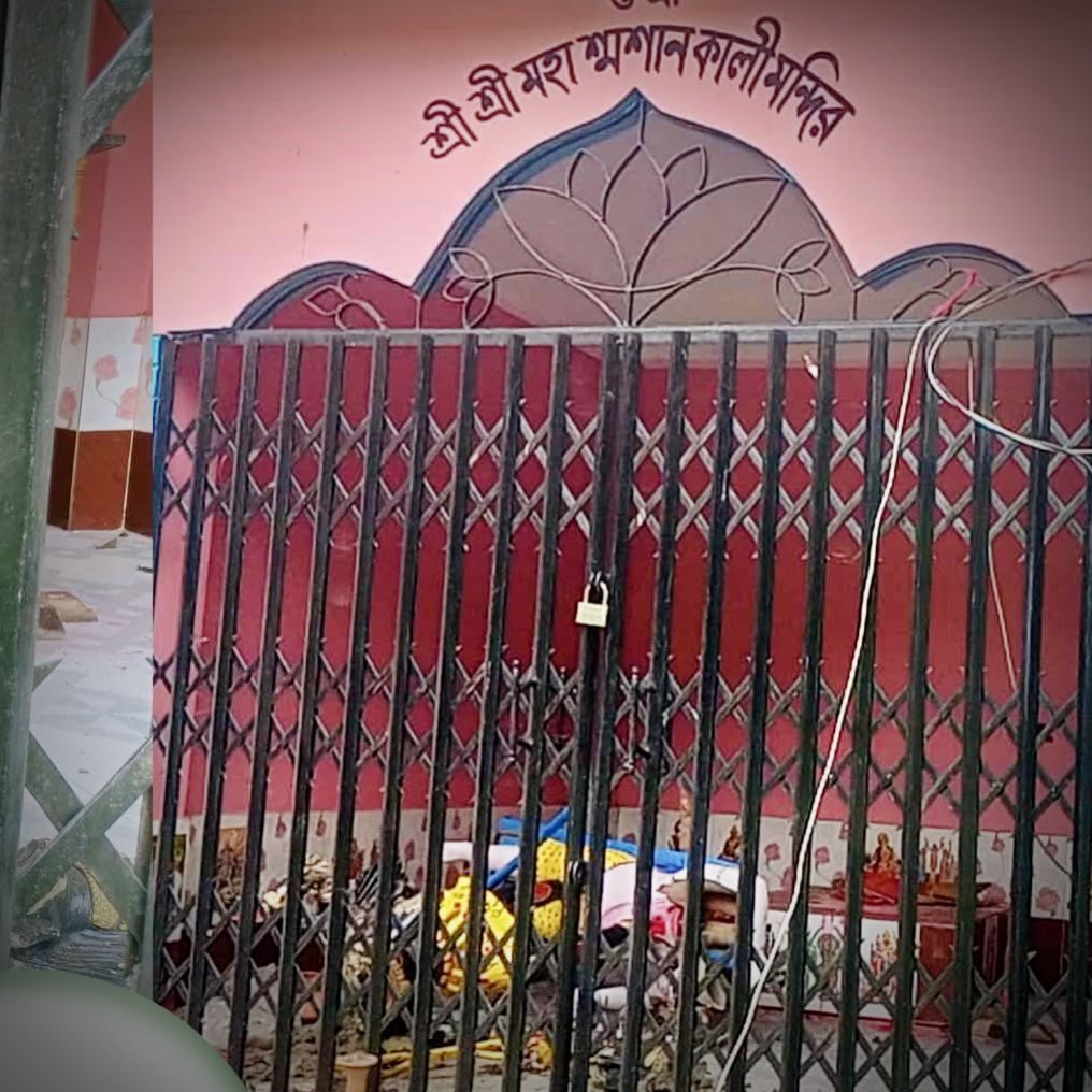SBHPage's tweet image. Another brutal attack on Hindu faith! A 10-ft Kali idol was destroyed by extremists at Haludanga Mahashmashan Mandir in Lalpur. No CCTV, no guards—just hatred in the dark of night. How long will this continue?
📍Lalpur, Natore
📅 22 July 2025
#SaveBangladeshiHindus
@MEAIndia