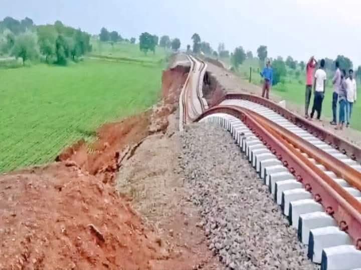 मुगलों के भवन और गोरों की बिछाई पटरियां आज भी जिंदा हैं, अगर वो देश के दुश्मन थे तो ये कौन हैं?