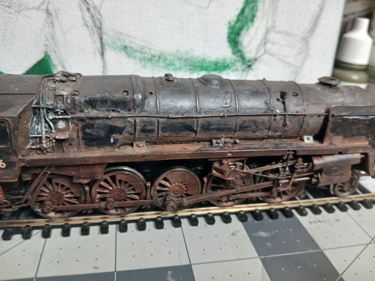 crispynuggetss1's tweet image. ❗️NEED HELP FROM THE MODEL TRAIN PEOPLE❗️
I&apos;m trying to remove my 9Fs shell so I can clean it since it&apos;s pretty grimy, but I don&apos;t know which screws to take out and I&apos;m afraid I might damage something like the side rods.
If anyone knows how to do it, please tell me, and show me!