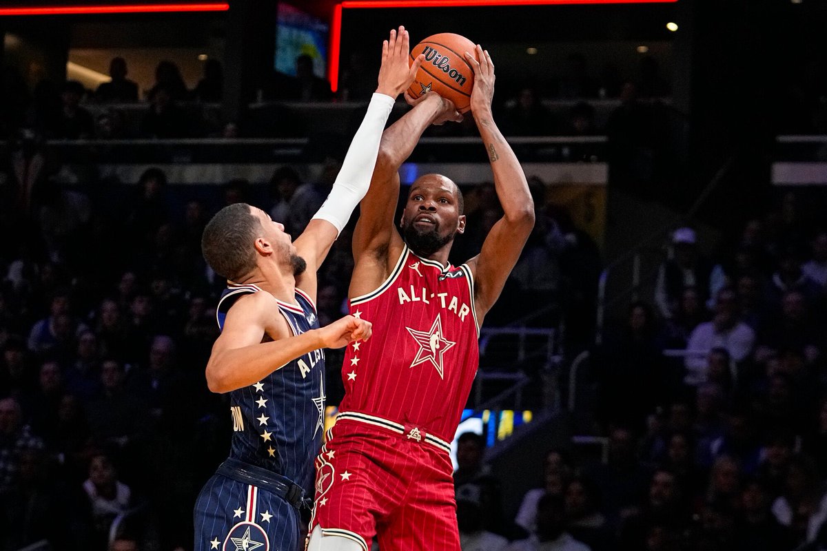 TheIndyPacer's tweet image. Tyrese Haliburton while on The Pat McAfee Show:
“KD actually came and visited me the other day, came to my house. Which was pretty cool. We sat down for a while and just talked… I’m gonna fight like hell to get back.”