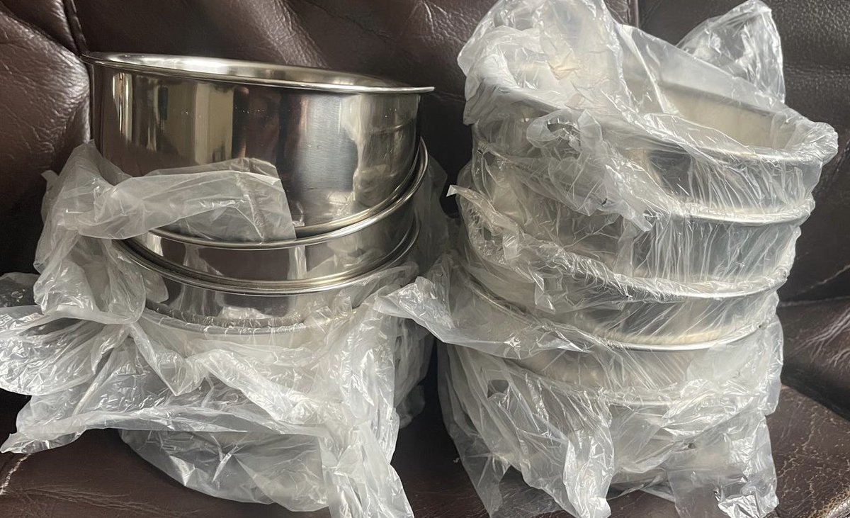 AllumPaul's tweet image. We have spent out on new bowls for the squirrels and swing feeder if anyone can help by donating a £1 or more towards this we would really appreciate it thank you 🩶🐿️🐿️🐿️🐿️ hitchinsquirrelrescue.co.uk