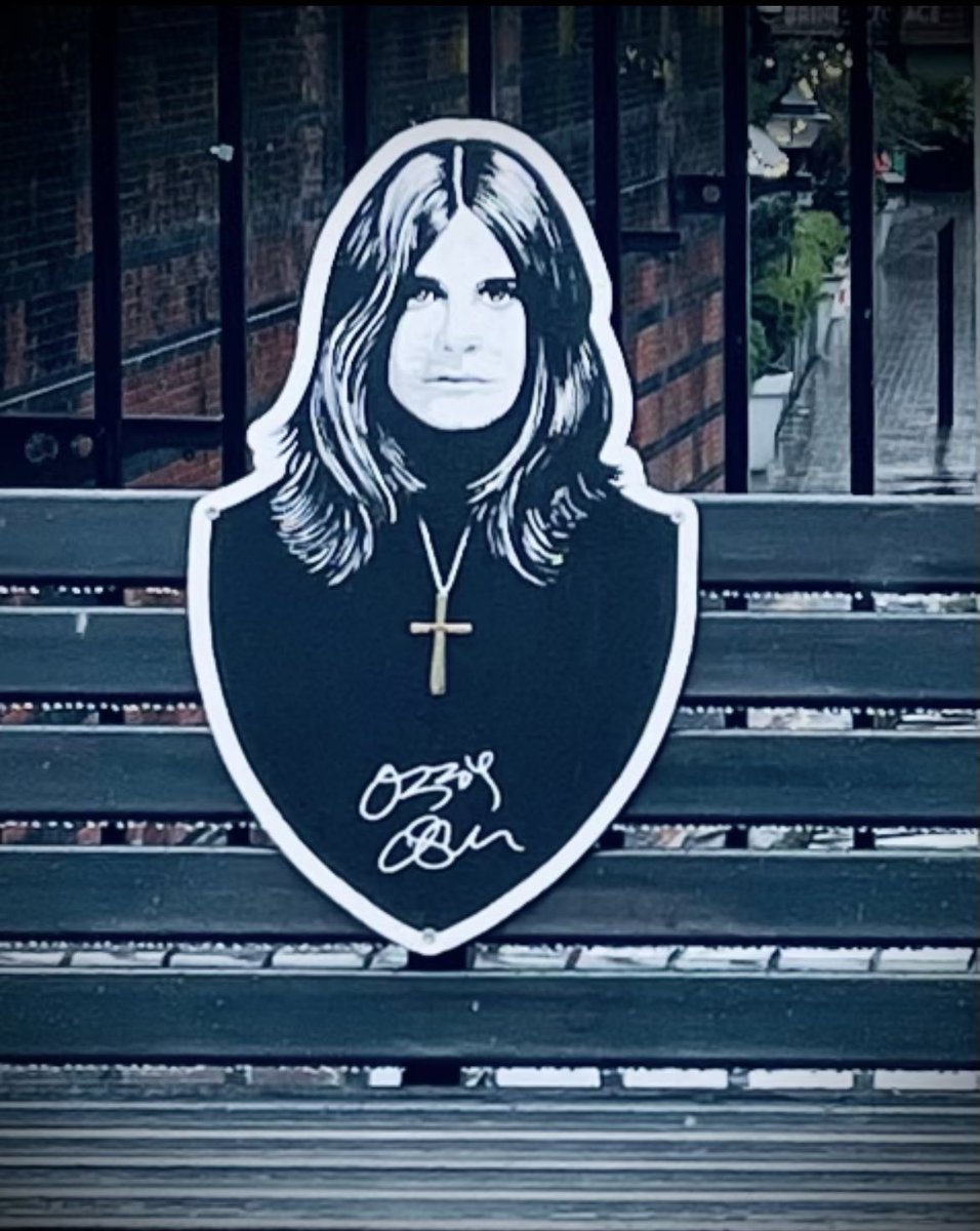 Clouds Taste Satanic (@satanicclouds) on Twitter photo RIP, King. 
π RIP, King. 
π