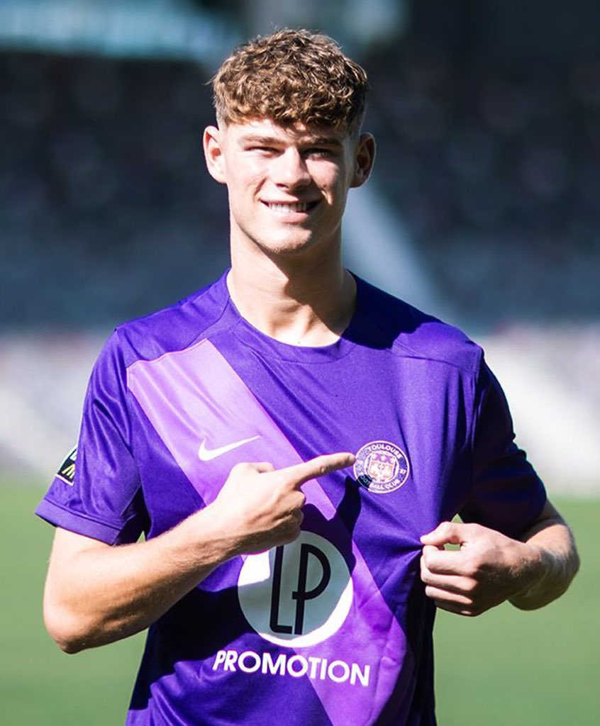 LFCTransferRoom's tweet image. 🚨 𝗜𝗡𝗙𝗢 - @SamC_reports: Liverpool are keeping a close eye on Toulouse centre-back Charlie Cresswell (22).
The player is high on the radar of the recruitment team, after being scouted on multiple occasions last season.