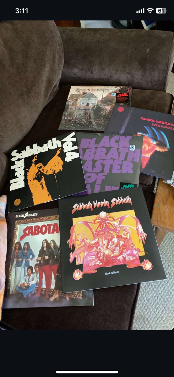 Spavord1387's tweet image. we listening to sabbath all day 💔 rip to the GOAT ozzy.