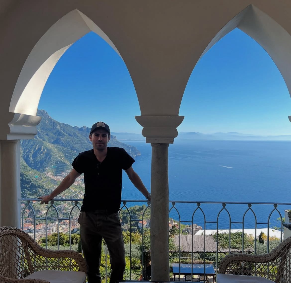 acessopaulw's tweet image. 📸 | Paul Wesley durante sua viagem para Ravello na Italia.