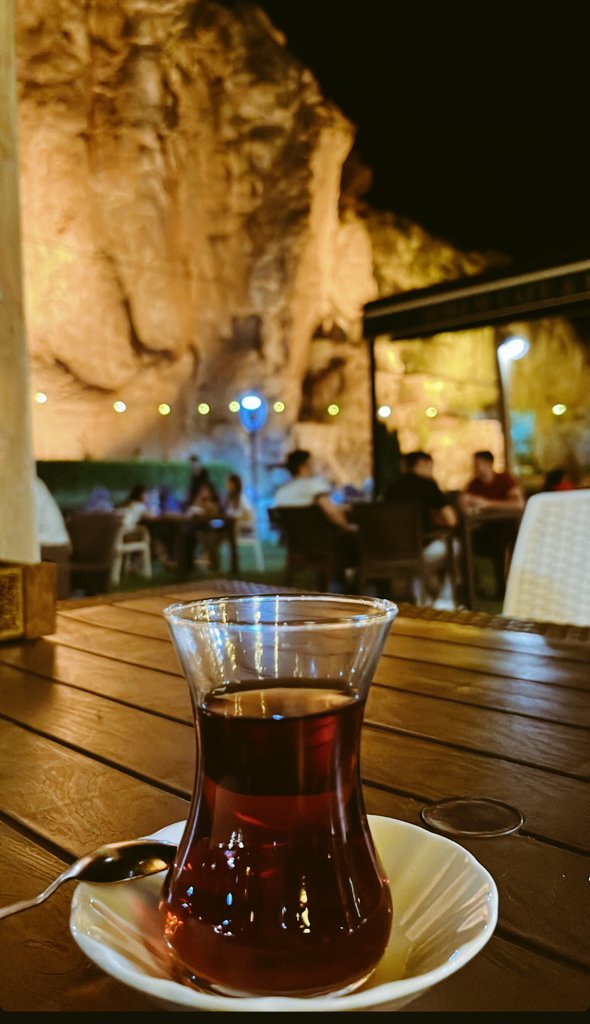 Sah60Ozlem's tweet image. .
Haklılığım bana kapı duvar yumruklattı.
Sizin haksızlığınız bile nasıl kibirli öyle...?