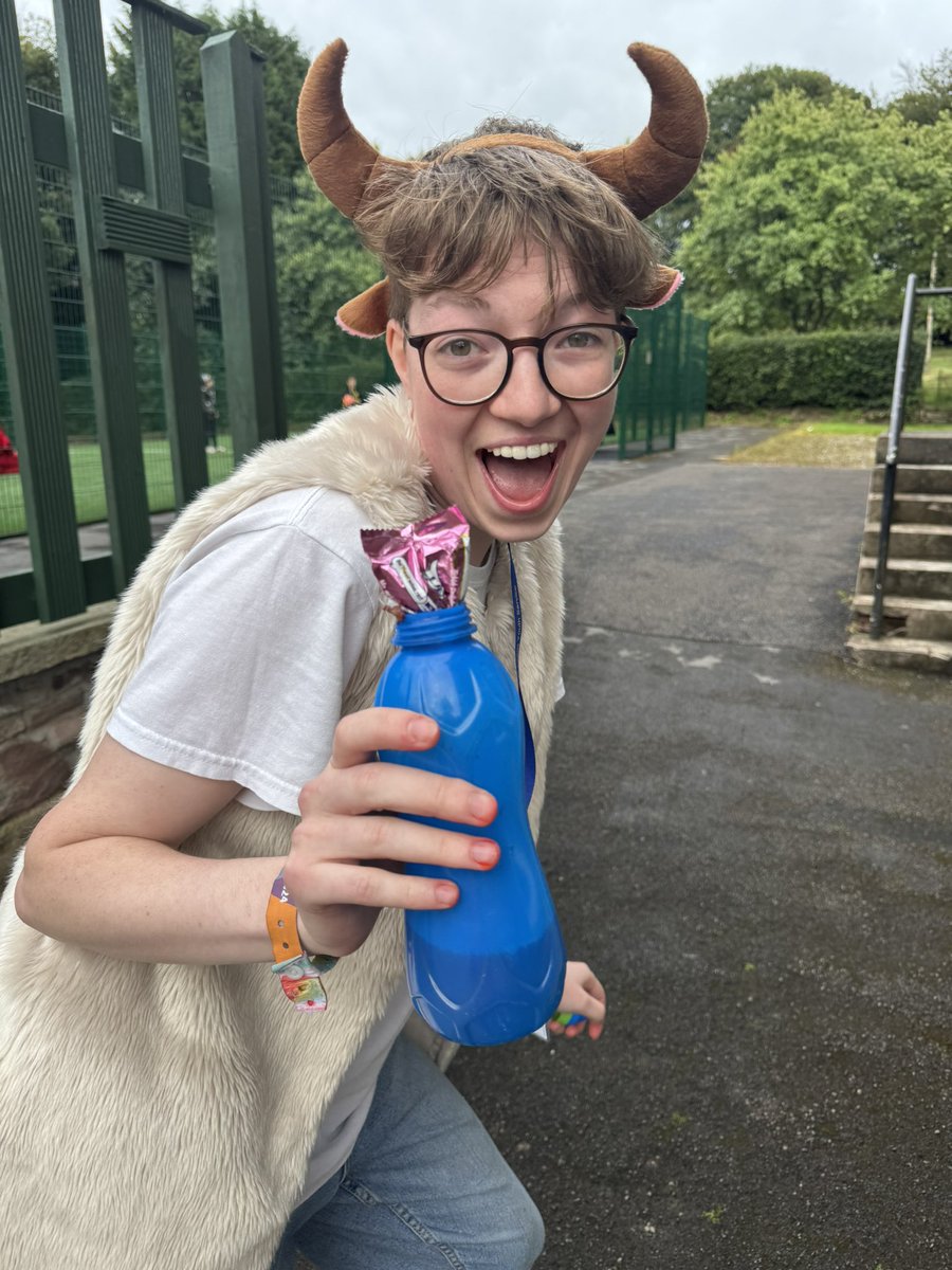LeedsDYS's tweet image. After Taskmaster, the groups took on a quest to collect all the ingredients to make Queen Lucy’s healing cordial to save Auntie Carmen who had been poisoned!! 😱😃
@ASCHC_COLLEGE @beckets_bkcat @StWilfridsCHS