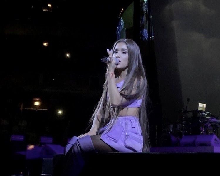 arianatorswildt's tweet image. if ariana were to do a surprise song section during her show, what song would YOU want to be played?