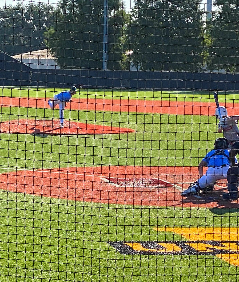 johnwhite_cpa's tweet image. Another complete game shutout for Matt White @Matthew_W1717 @knightknation4L @UHScubathletics #marucciworldseries