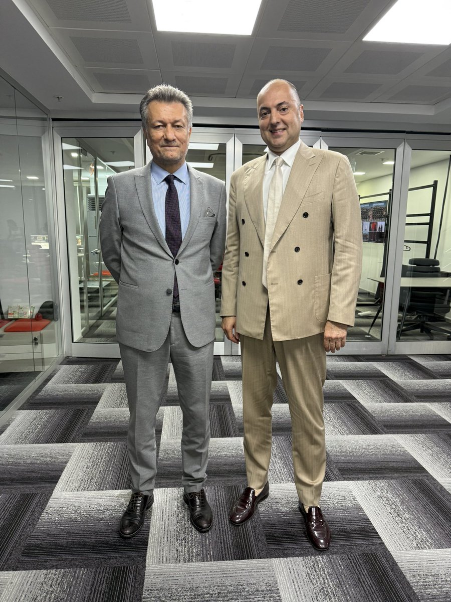 SelcukAkat3's tweet photo. @flashhabertvcom ekranlarında yayınlanan Sadi Özdemir ile İş Dünyası programına nazik daveti için @SADIOZDEMIR ’e teşekkür ederim. Programı buradan izleyebilirsiniz: https://t.co/XB1kBNWkwE
#BirMilletİkiDevlet #İşimizTicariDiplomasi #deikiletisim #tadiv https://t.co/bxHrksmsQO