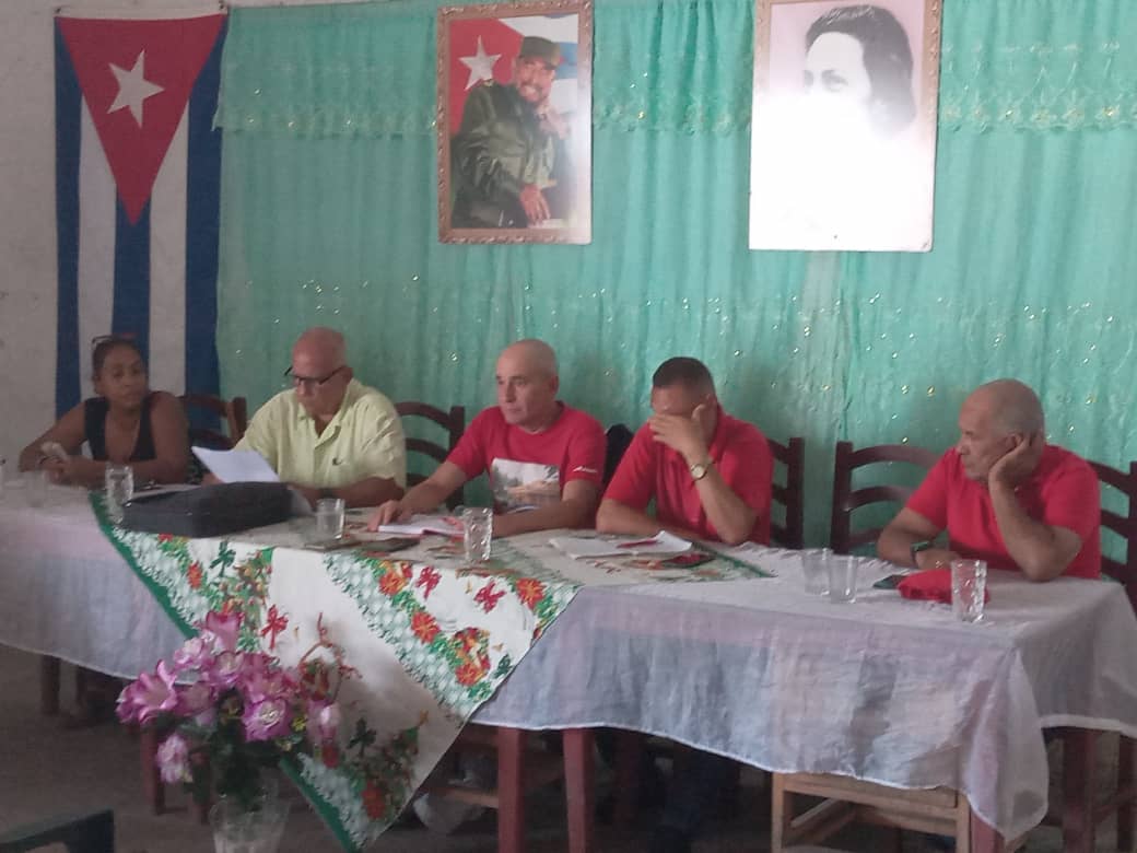 AlimGranma2021's tweet photo. C9n la presencia de las autoridades del territorio de Bartolome Maso y Directivos de la EMPA GRANMA se desarrolla Plenaria del Delito en la UEB 611 Bartolome Maso . #EMPAGR @MincinCuba @GrupodAlimentos @BetsyDazVelzqu2 @YudelkisOrtizB https://t.co/2GnsN8HHO4