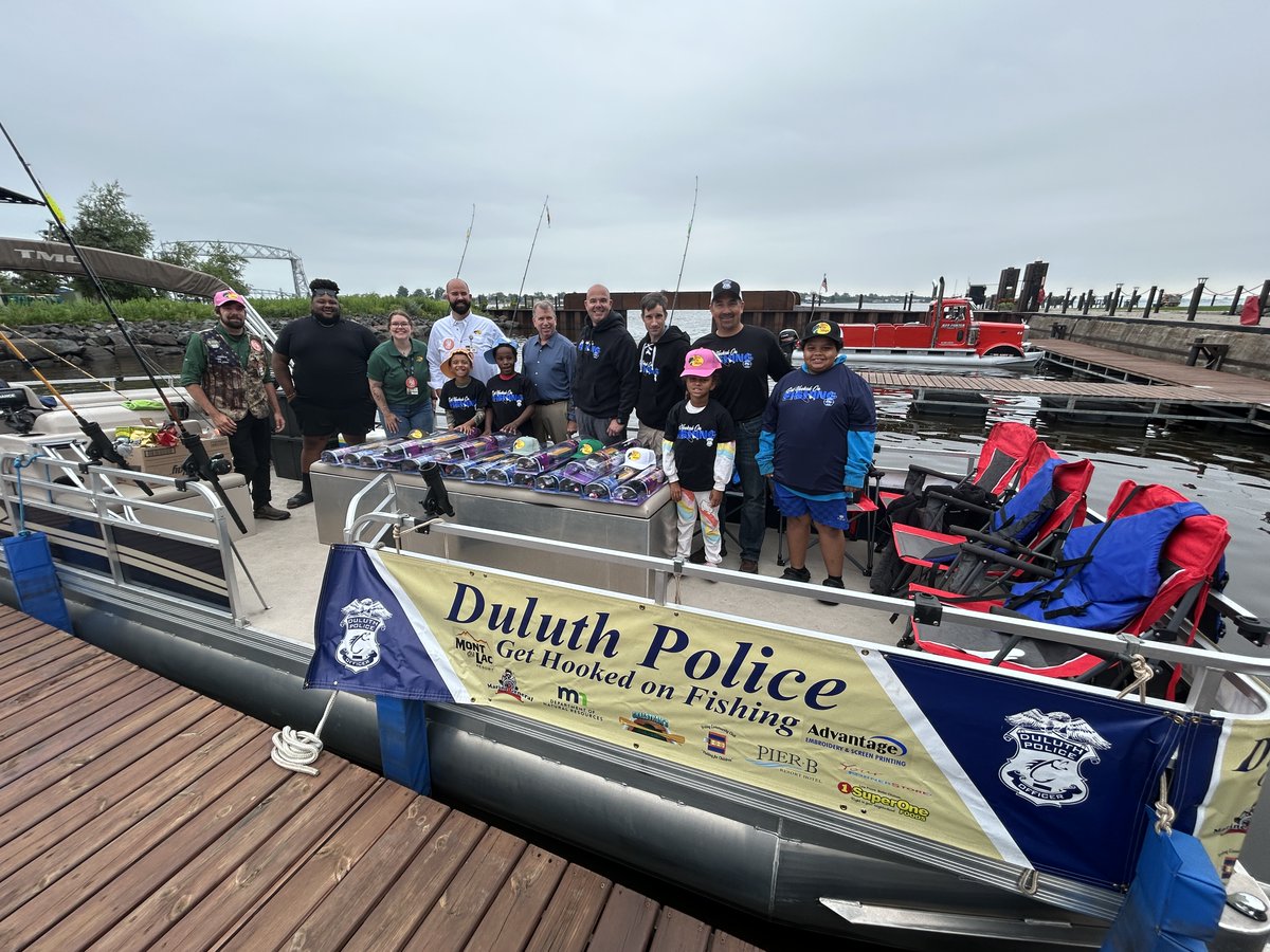 DuluthMNPolice's tweet image. Thank you to the Pukrabek’s from Mont du Lac Resort for donating $8,000 and Bass Pro Shops for donating 50 rods to the Duluth Police Department’s Get Hooked on Fishing Program! This program builds relationships between youth and officers! 🎣