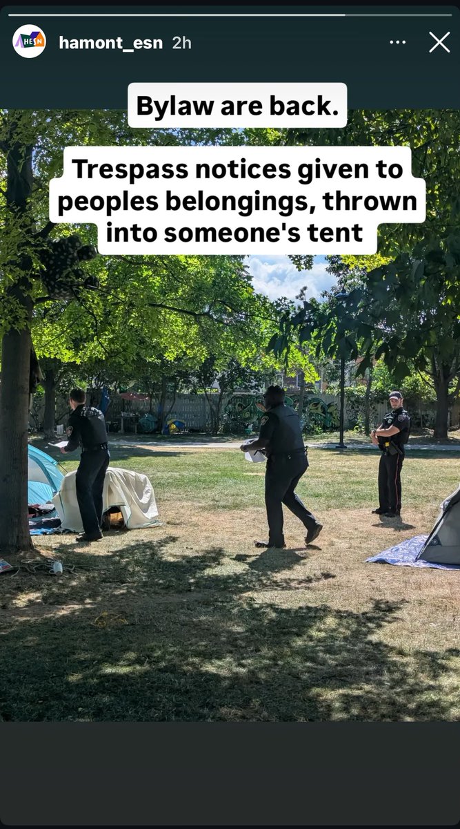 Mitch6669's tweet image. The Hamilton protest encampment moved to Beasley Park from Hamilton City Hall.
Apparently, bylaw and police have found them there and are giving out trespass notices while the city ramps up the encampment ban.
📸: hamont_esn on instagram