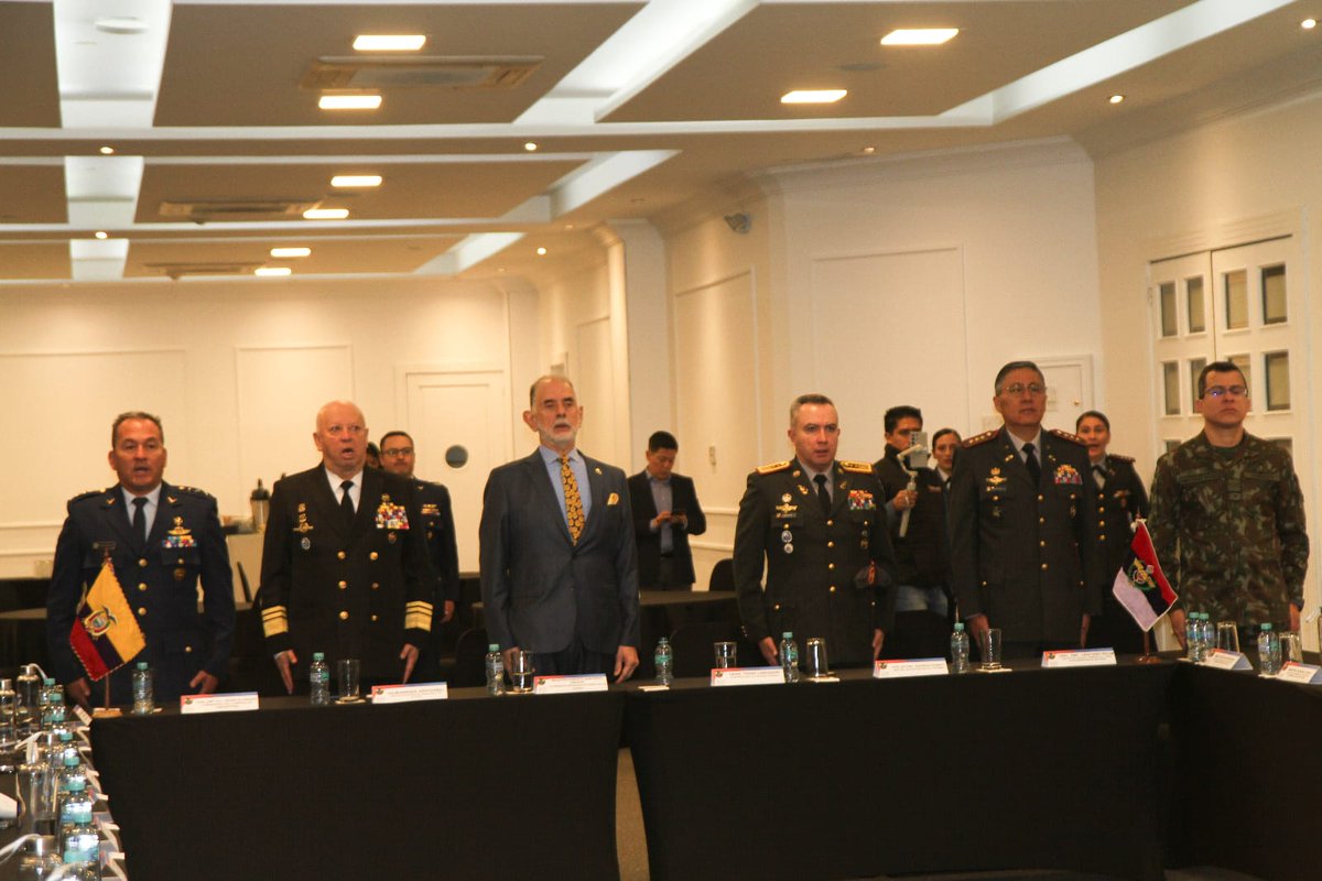 FFAAECUADOR's tweet image. Fuerzas Armadas del Ecuador refuerzan la defensa nacional en el ciberespacio

En Quito se inauguró el I Ejercicio Estratégico Interinstitucional de Gestión de Crisis en el Ciberespacio, con el objetivo de fortalecer la defensa de las infraestructuras críticas digitales del Estado…