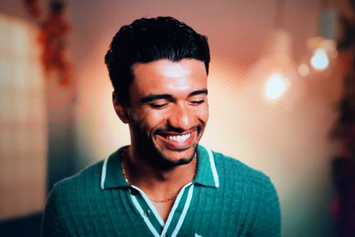 rltyshwlnd's tweet image. you know who is mature, patient, will listen to you, and won't cut you off when you're talking?? #BachelorInParadise